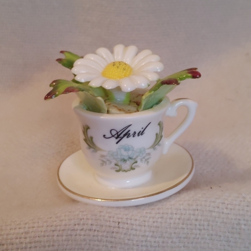 MARURI Masterpiece Bone China Flower April